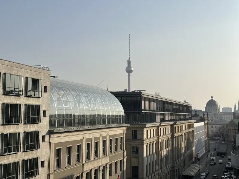 Großzügige 5-Zimmer-Wohnung in Berlin Mitte — photo 1